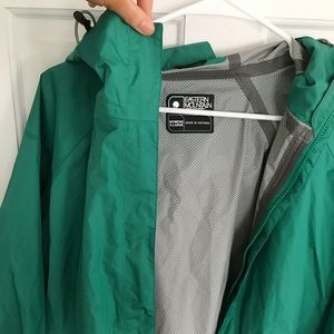 Eastern mountain sports raincoat/wind breaker